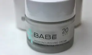 Crema hidratante protectora SPF 20 de BABÉ. Buscando laboratorios BABÉ opiniones para este producto.