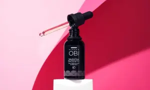 Elixir OBI con bakuchiol que es un ingrediente natural para rejuvenecer la piel, presentado en un frasco oscuro con gotero.