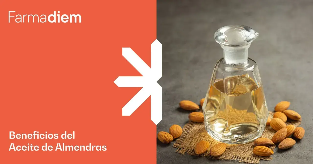 Frasco de aceite de almendras y almendras enteras. Descubre para qué sirve el aceite de almendras y sus beneficios.