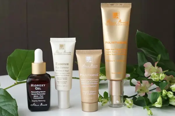 Alissi Brontë: Hidroxy Gel, Essence Eye Contour y Polivitaminic. Opiniones sobre estos productos de belleza natural.